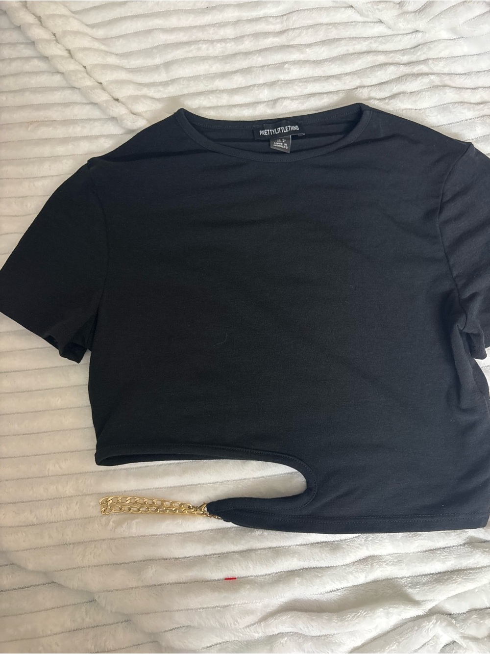 PRETTYLITTLETHING Black Crop Tee with Gold Chain Accent